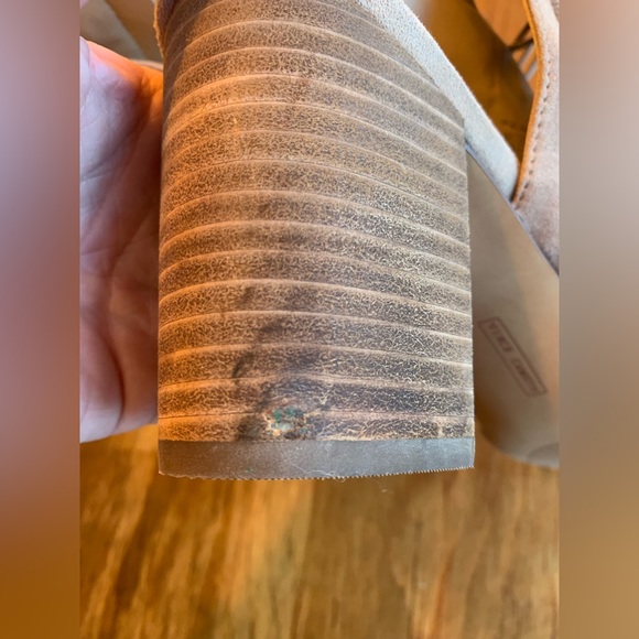 Vince Camuto shoes. Size 9.5. - Picture 10 of 10